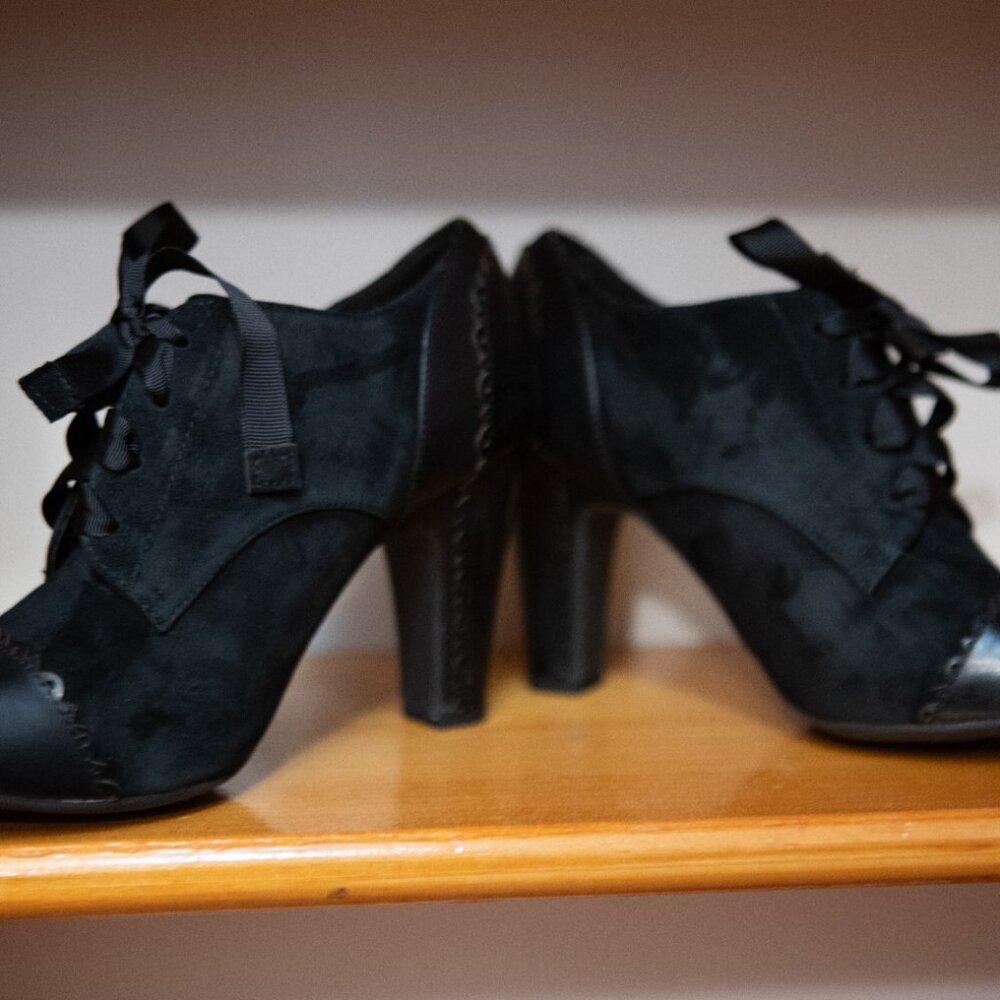 Gianni Bini 7.5M Black Suede Lace Up Oxford Shoes Heels Booties - Picture 10 of 10